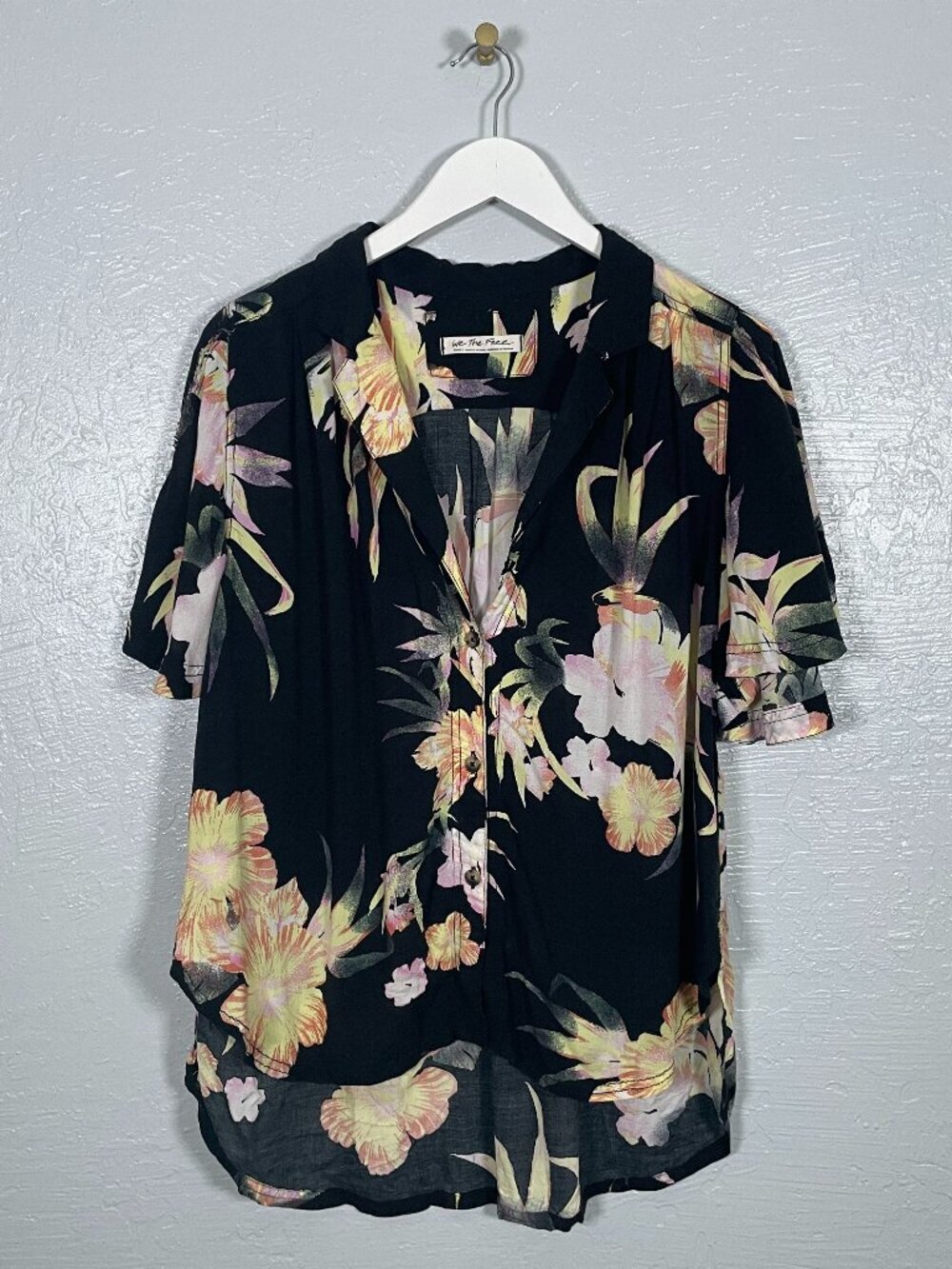 We The Free Women S Black Pink Hawaiian Print Blouse Hi Low Hem Flutter